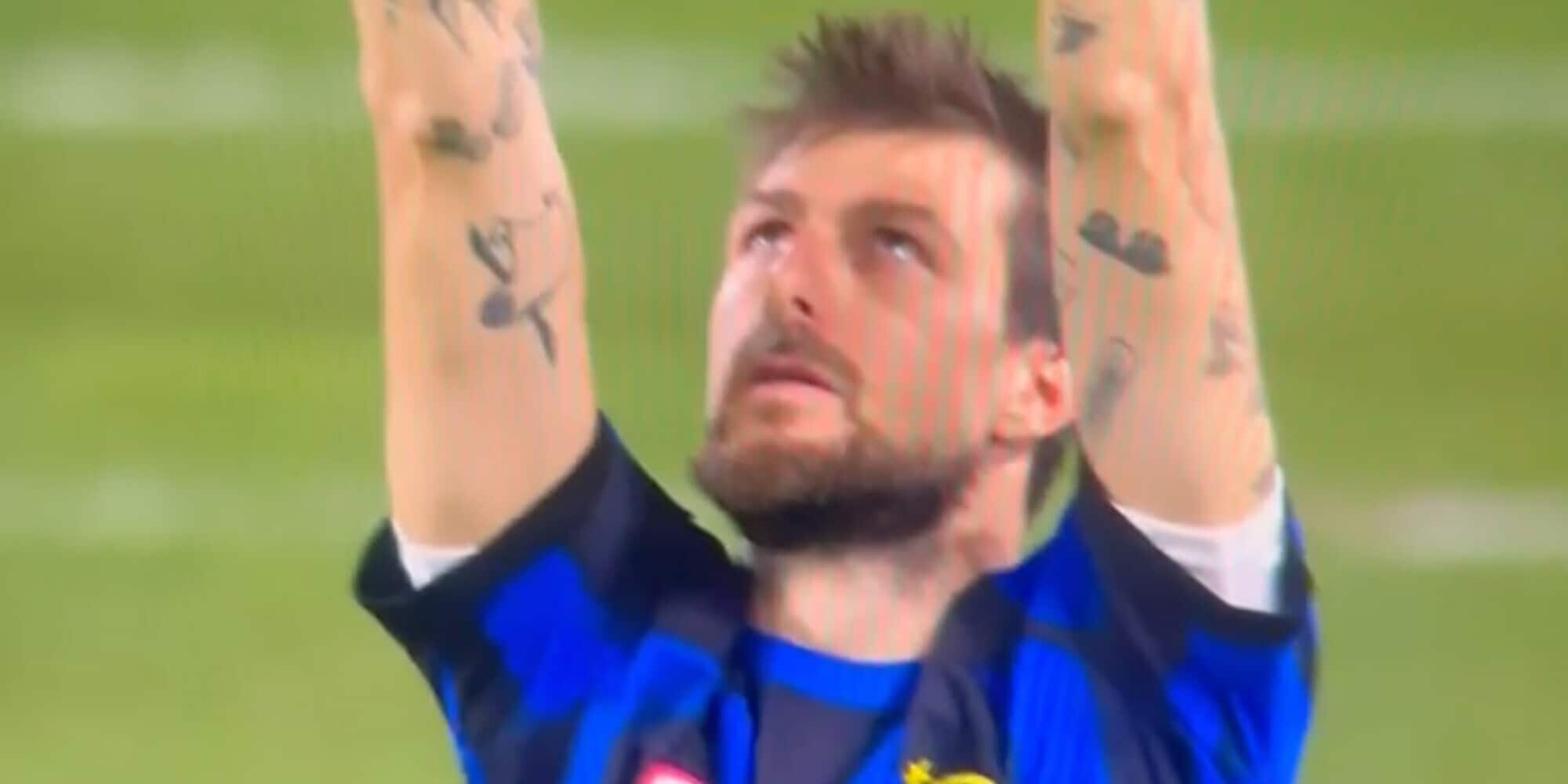 Acerbi, quel gesto per Gigi Riva: il difensore dell'Inter in lacrime