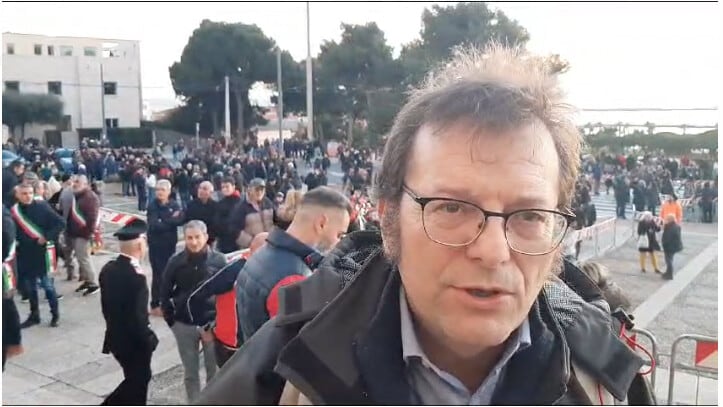 Cagliari: conclusi i funerali di Riva, il ringraziamento del figlio, la commozione di Buffon: «Buon viaggio Gigi»