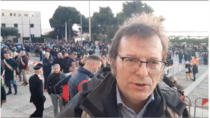 Cagliari: conclusi i funerali di Riva, il ringraziamento del figlio, la commozione di Buffon: «Buon viaggio Gigi»