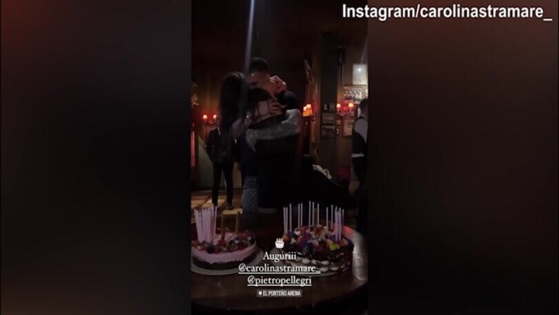 Carolina Stramare, 25esimo compleanno con bacio a...Pellegri