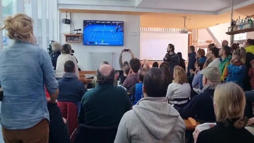 Tennis: Sinner al quarto, Sesto esplode