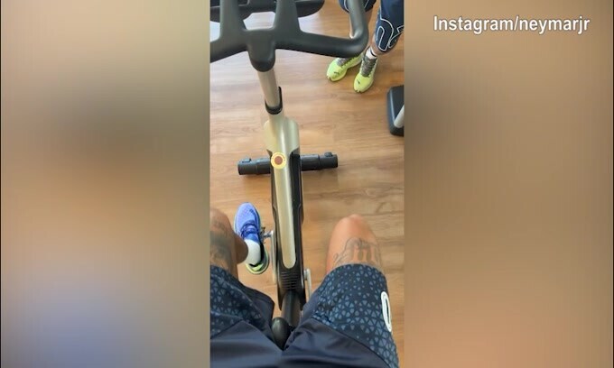 Infortunio Neymar, il brasiliano si muove sulla cyclette
