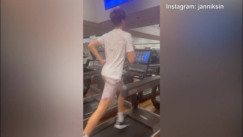 Tennis, Sinner torna ad allenarsi