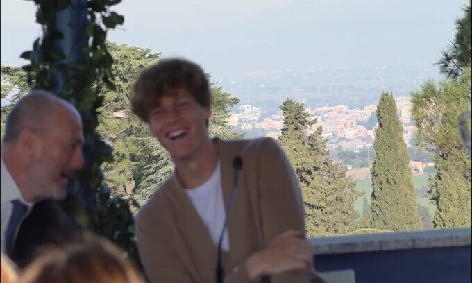 Sinner spiazzato da una domanda
