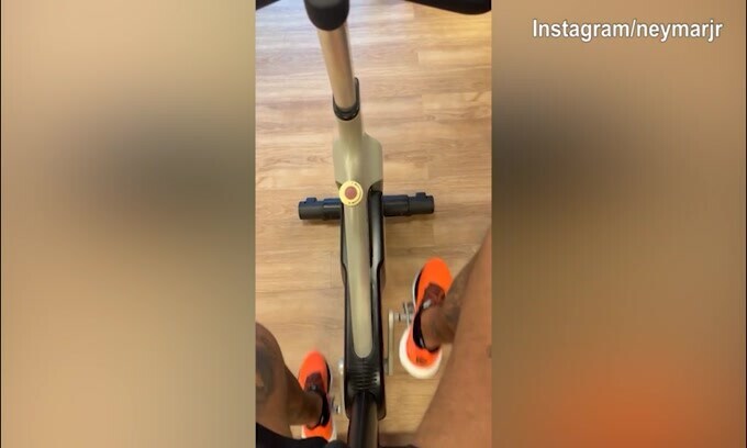 Neymar, lavoro sulla cyclette