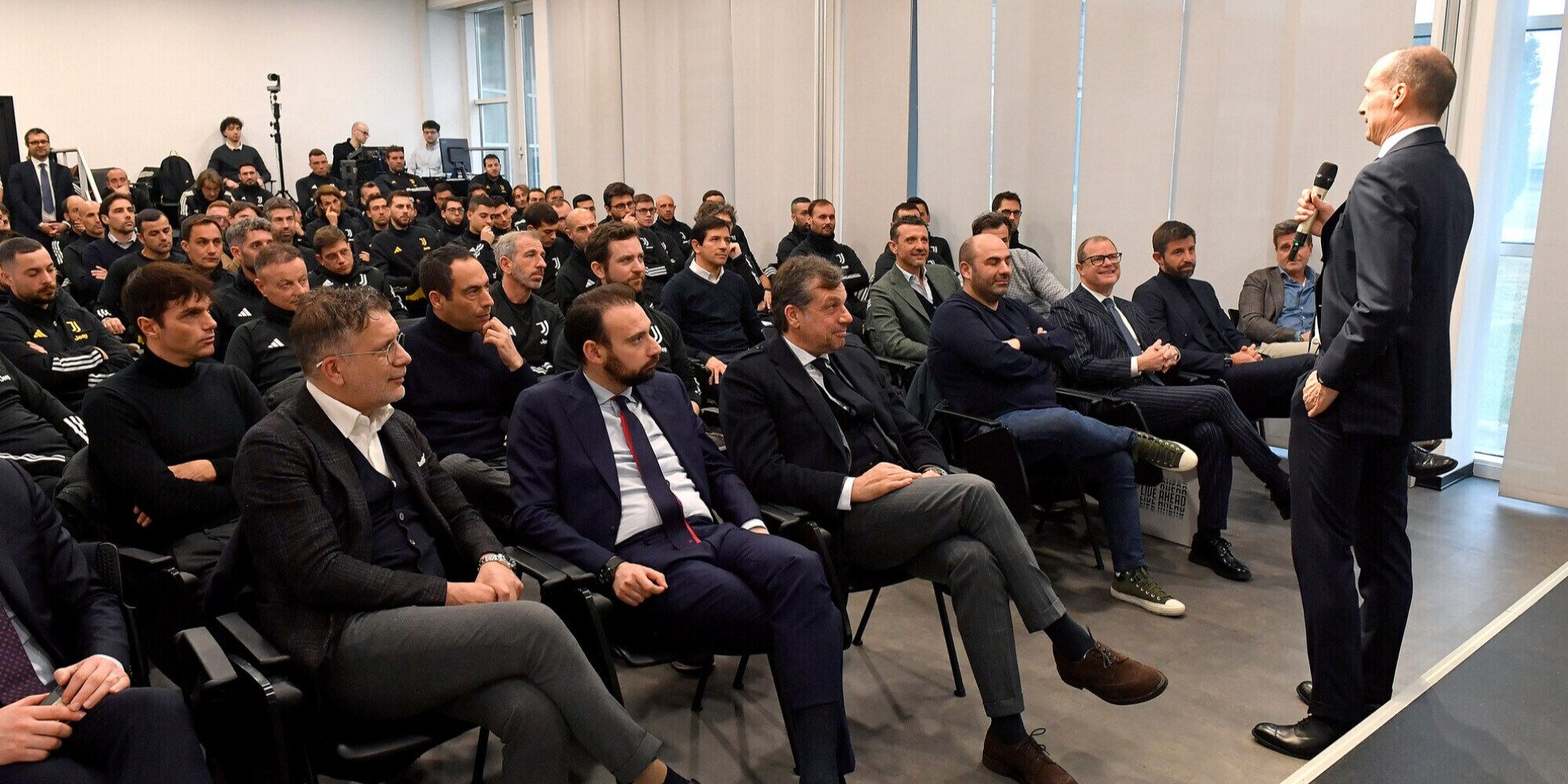 La Juve premia Allegri: "Grazie per averci supportato nella crescita dei ragazzi"