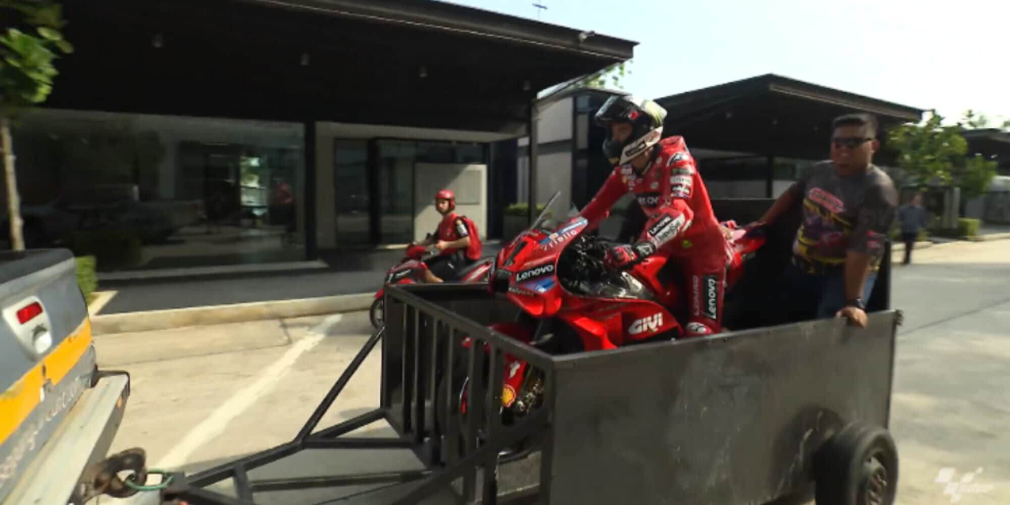 MotoGP, a Sepang primi test: Bagnaia cade, torna così ai box...