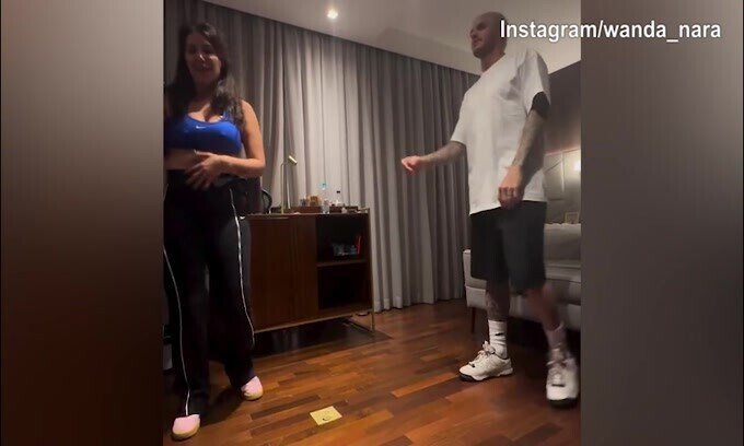 Wanda Nara e Mauro Icardi, lui insegna a lei alcuni passi di danza...