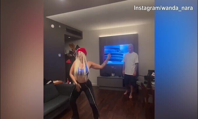 Wanda Nara balla, Mauro Icardi assiste alle prove