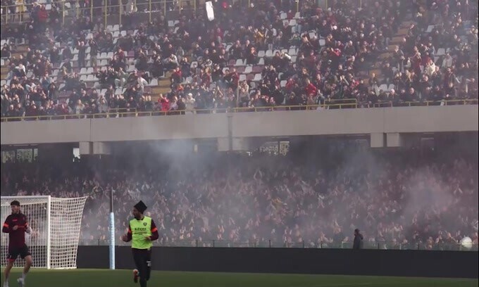 Salernitana, accoglienza trionfale all'Arechi per Manolas