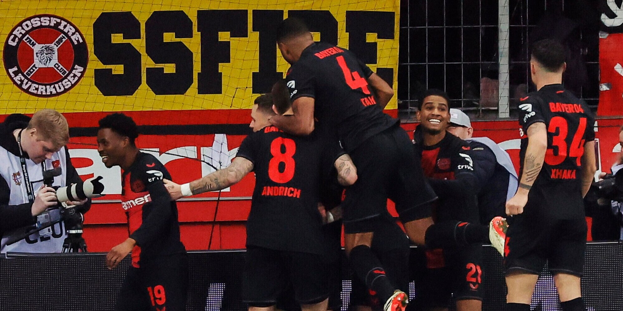 Xabi Alonso fa la storia: Bayern umiliato 3-0, è fuga Leverkusen in vetta
