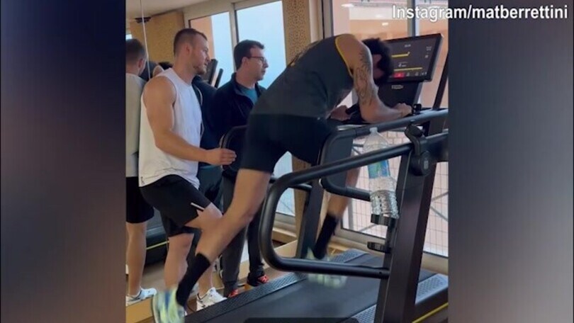 Tennis, Berrettini di corsa sul tapirulan