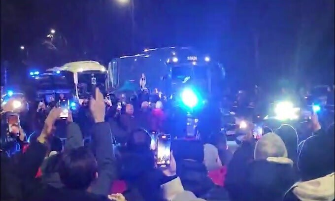 Napoli, l'arrivo a San Siro tra i fischi