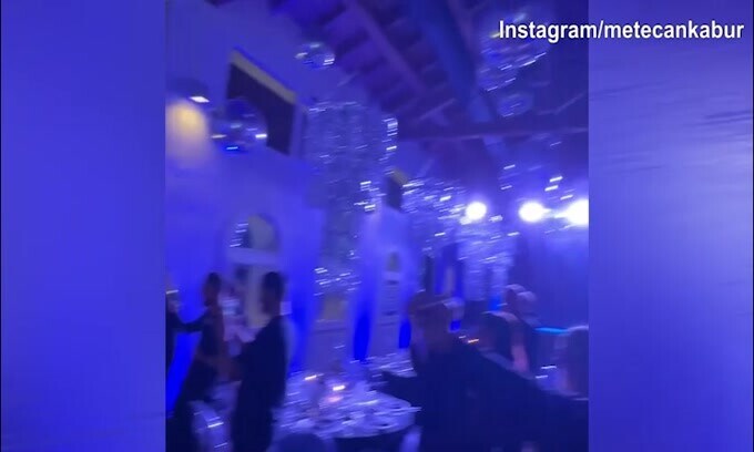 Inter, che festa per Calhanoglu con i propri compagni