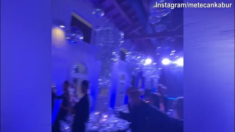 Inter, che festa per Calhanoglu con i propri compagni