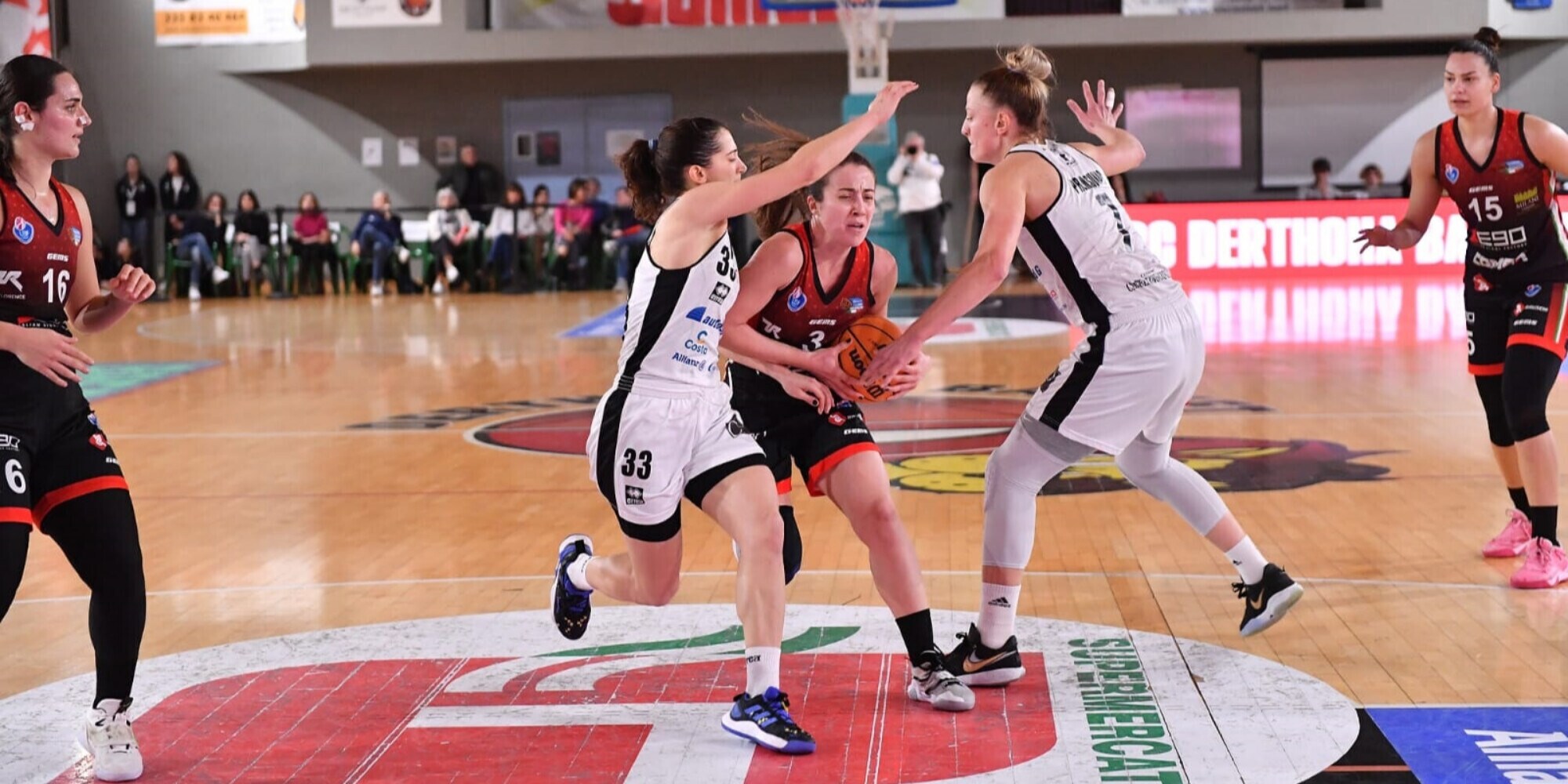 Il Bcc Derthona Basket vince lo scontro diretto e vola a +4
