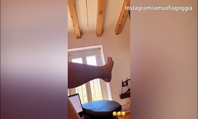 Sofia Goggia mostra sui social la gamba infortunata