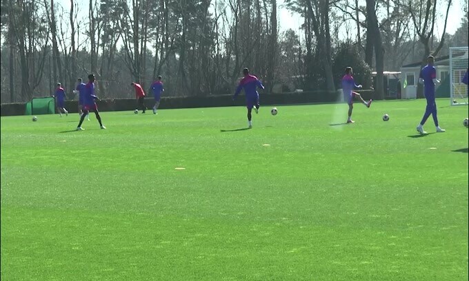 Milan, nel torello finisce in mezzo...Pioli