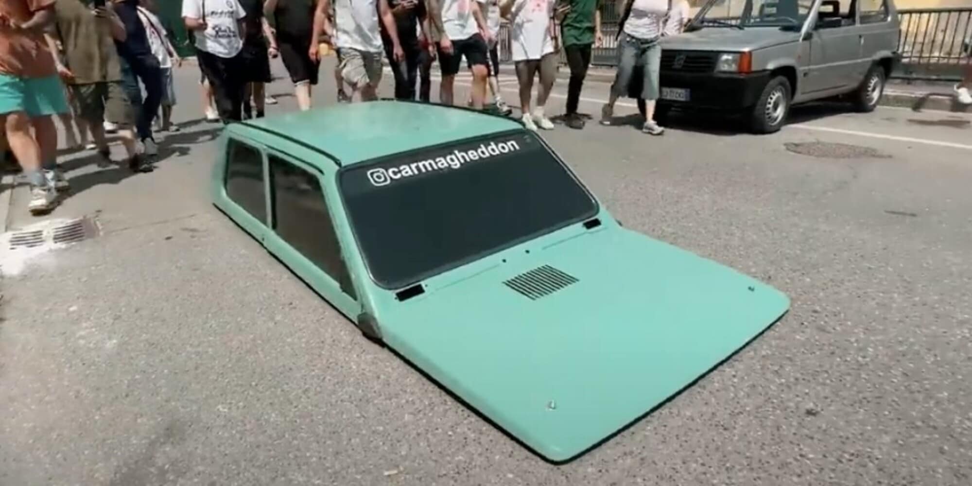 L'auto più bassa al mondo? È una Fiat Panda stranissima