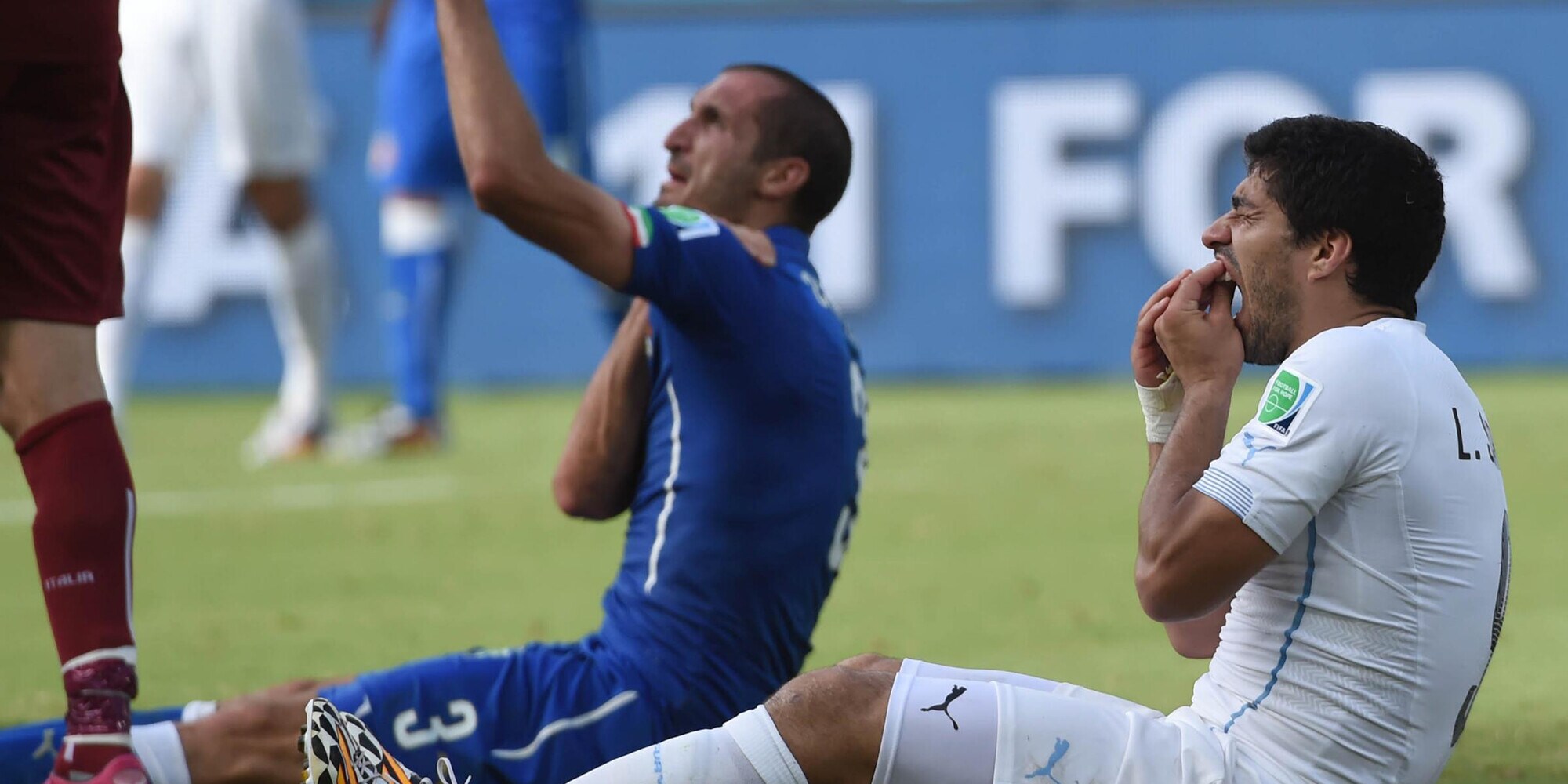 Chiellini: "Il morso di Suarez? Lo ammiro, è un figlio di p... come me in campo"