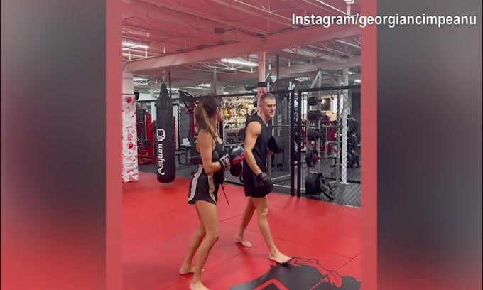 Elisabetta Canalis-Georgian, l'allenamento prosegue anche nel weekend