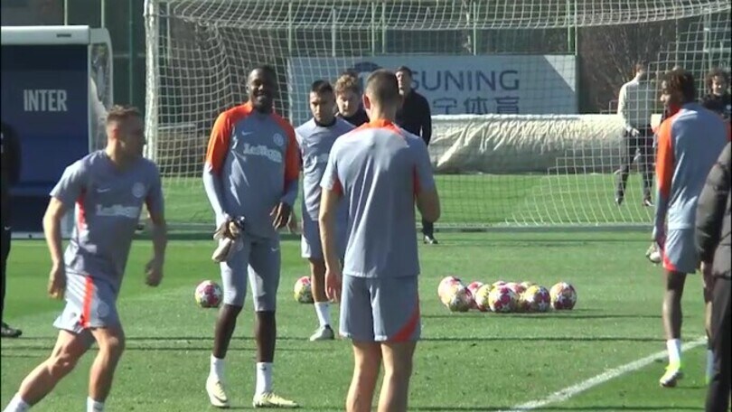 Inter, allenamento sotto gli occhi di Javier Zanetti