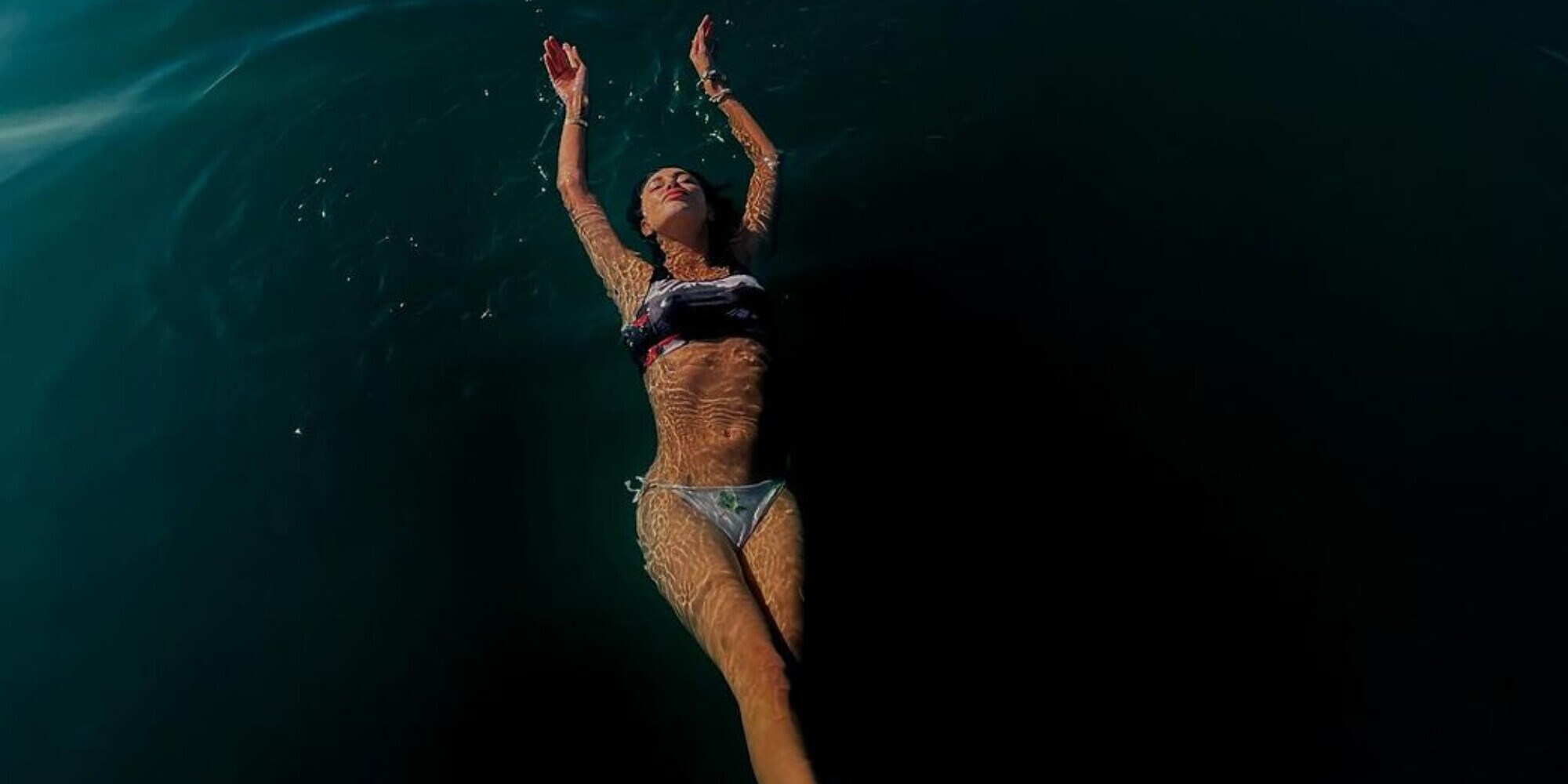 Belen Rodriguez, l'ultima frecciatina social: "Lascia andare il passato"