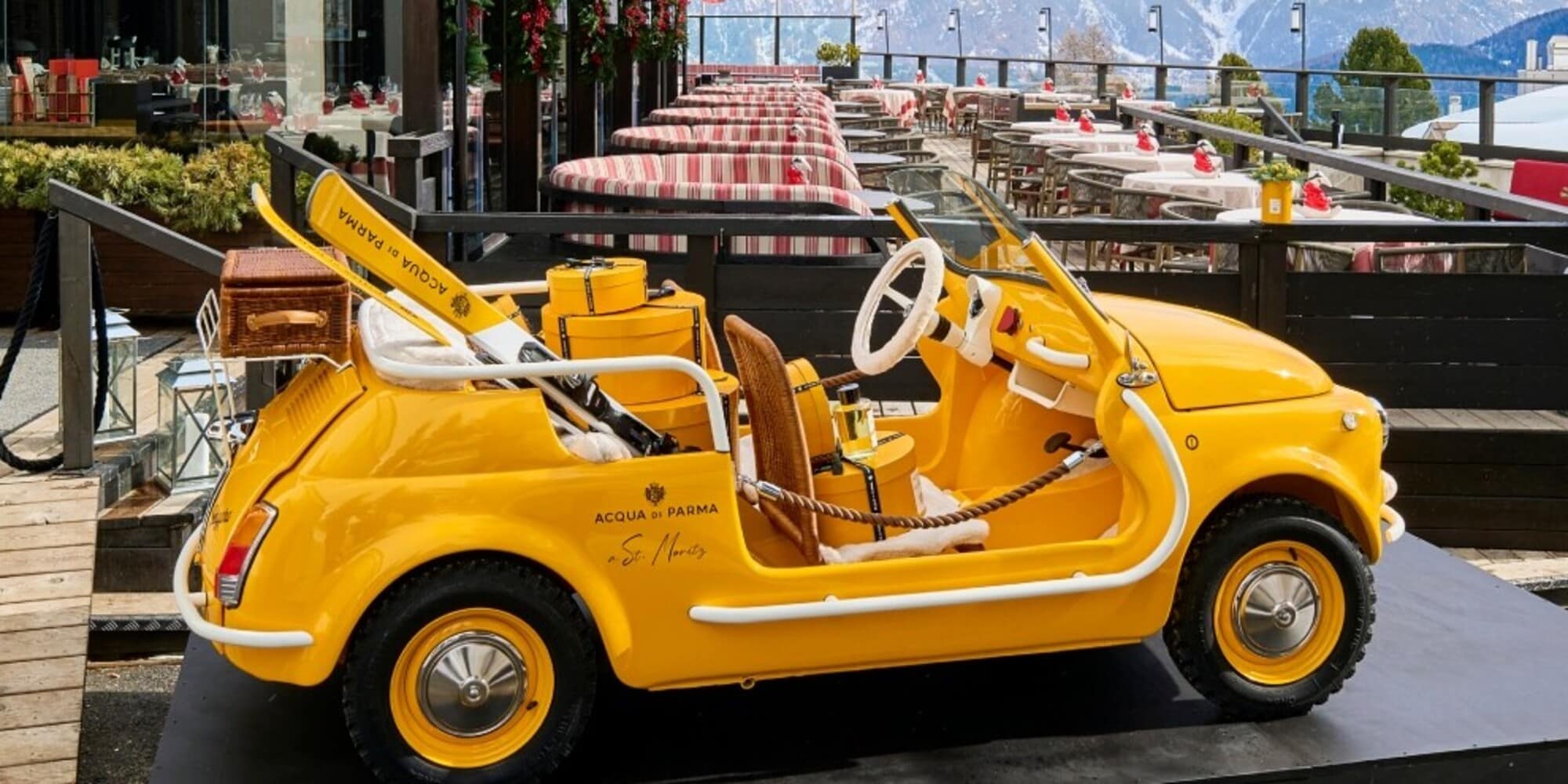 Una Fiat 500 Jolly Spiaggina profuma per Acqua di Parma