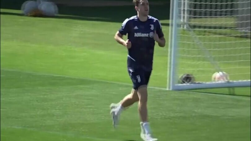 Juve, ansia per Chiesa dopo uno scontro con Alex Sandro