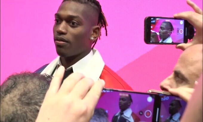 Leao: "C'è il Milan nel mio futuro. Europa League è un obiettivo"