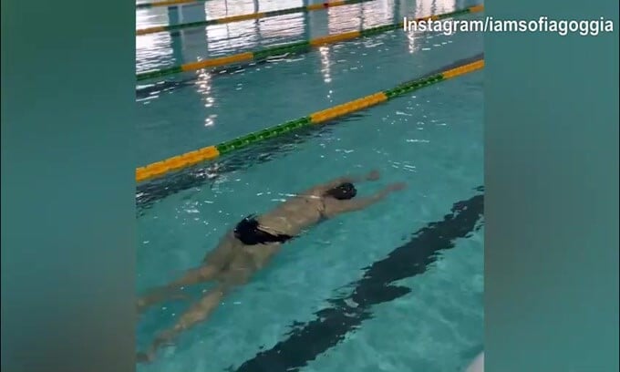 Sci, Sofia Goggia continua la riabilitazione in piscina