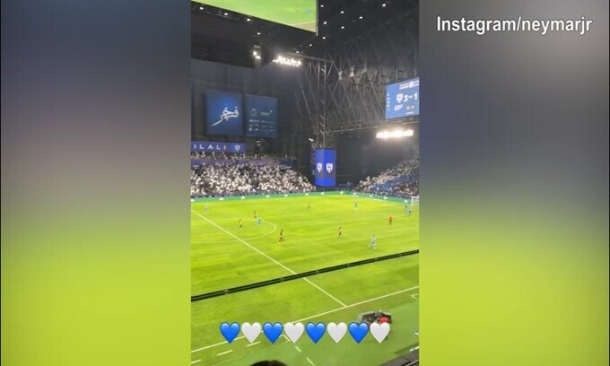 Vittoria per l'Al-Hilal, Neymar osserva dalla tribuna