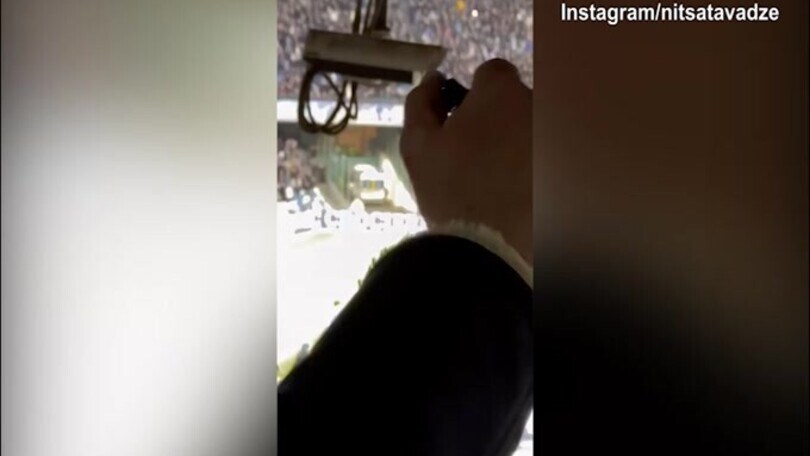 Esultanza in tribuna per la moglie di Kvara