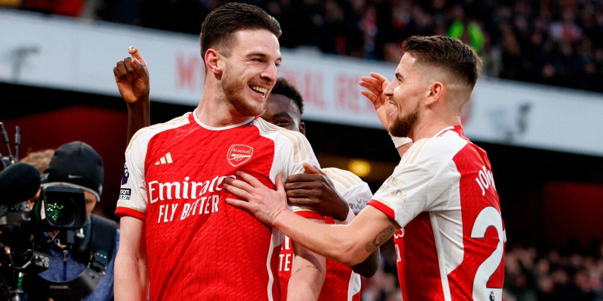 L'Arsenal avverte Liverpool e City: vittoria e vetta della Premier!