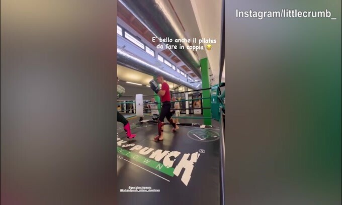 Elisabetta Canalis, kickboxing e poi....uovo di Pasqua!