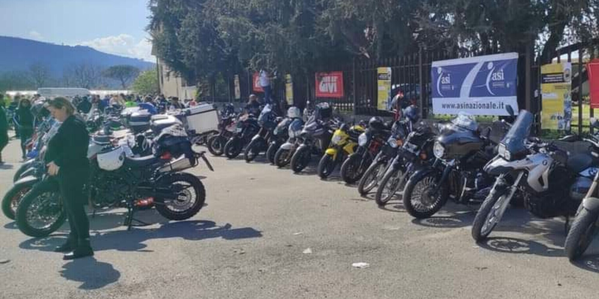 Mototerapia: 200 moto da tutta Italia al motoraduno statico organizzato da ASI