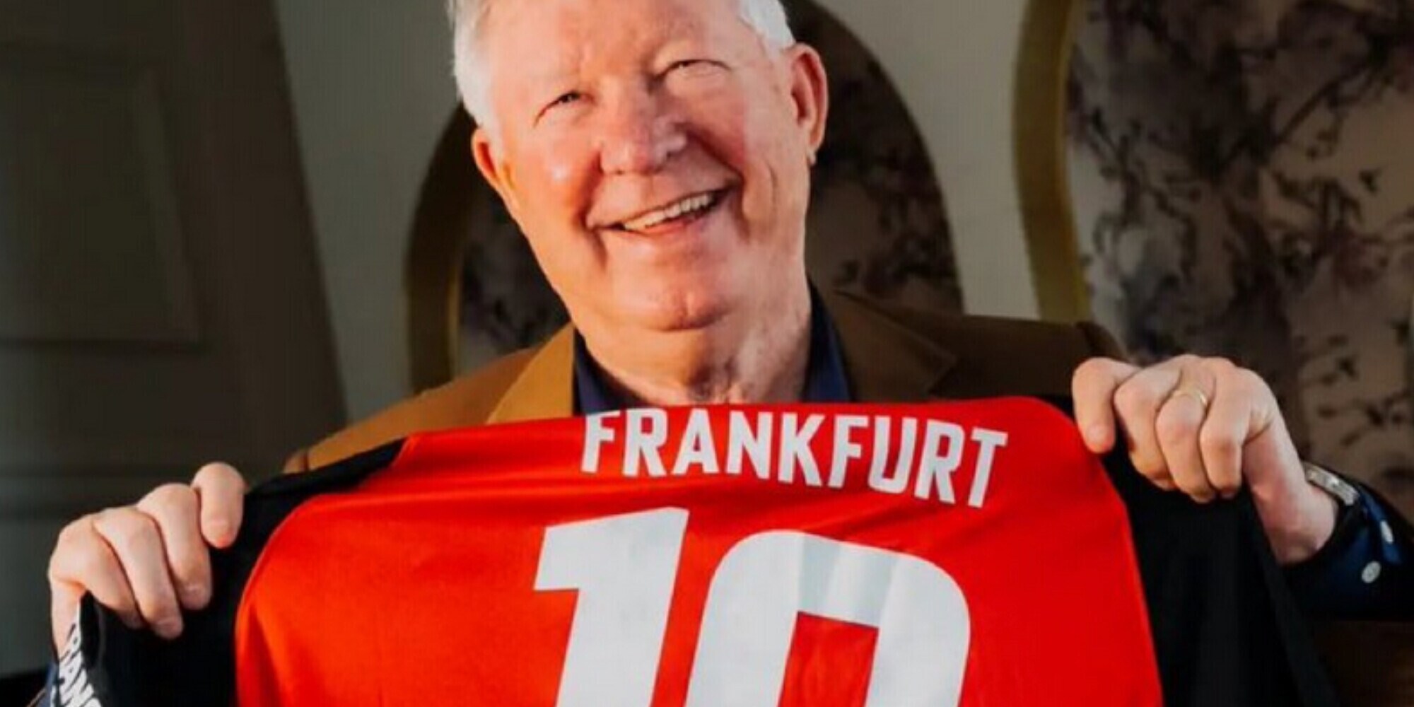 Sir Alex Ferguson membro a vita dell'Eintracht Francoforte: ecco perché