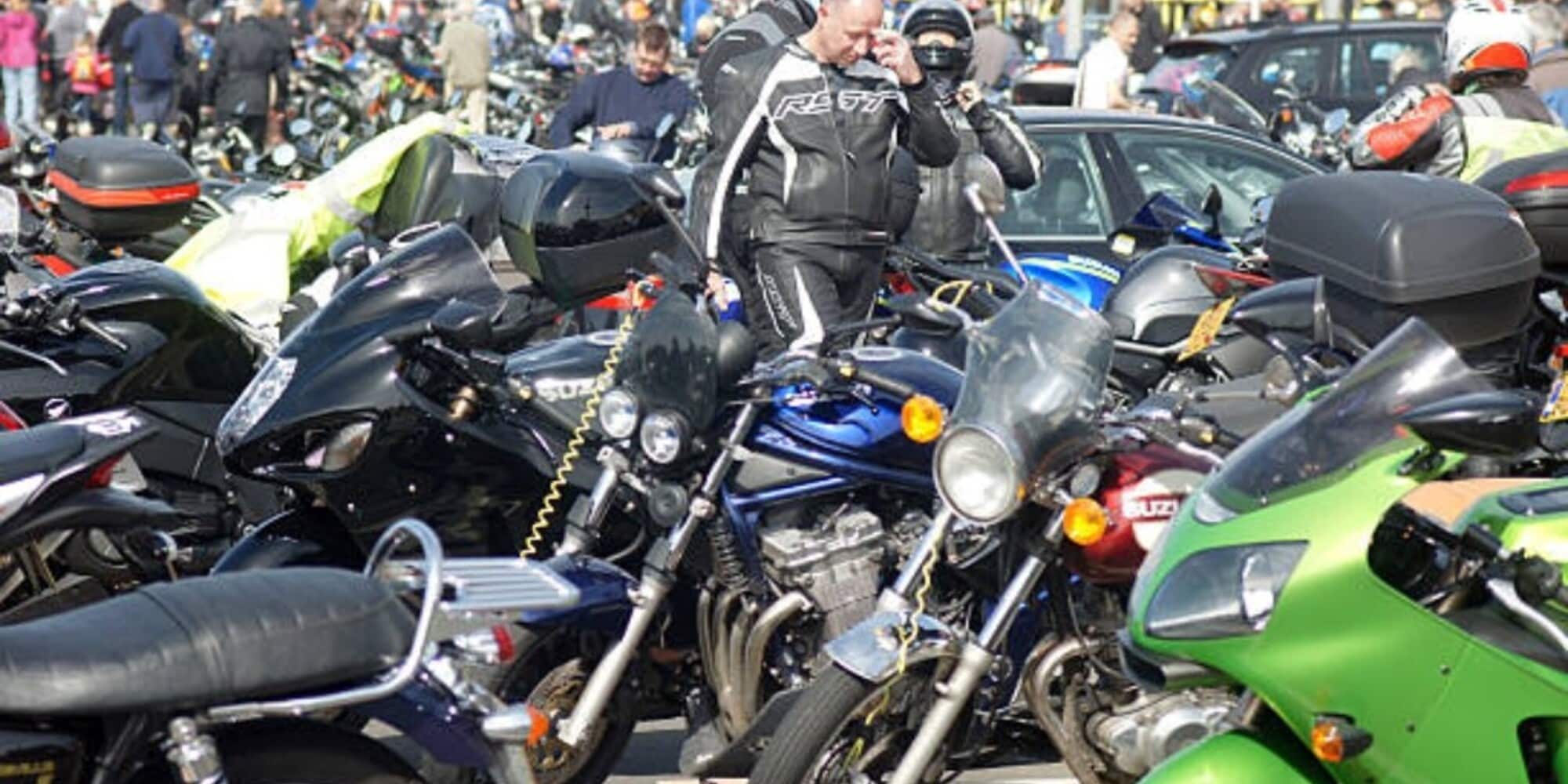 Motociclisti in rivolta a Milano: immediato l'appoggio di un politico