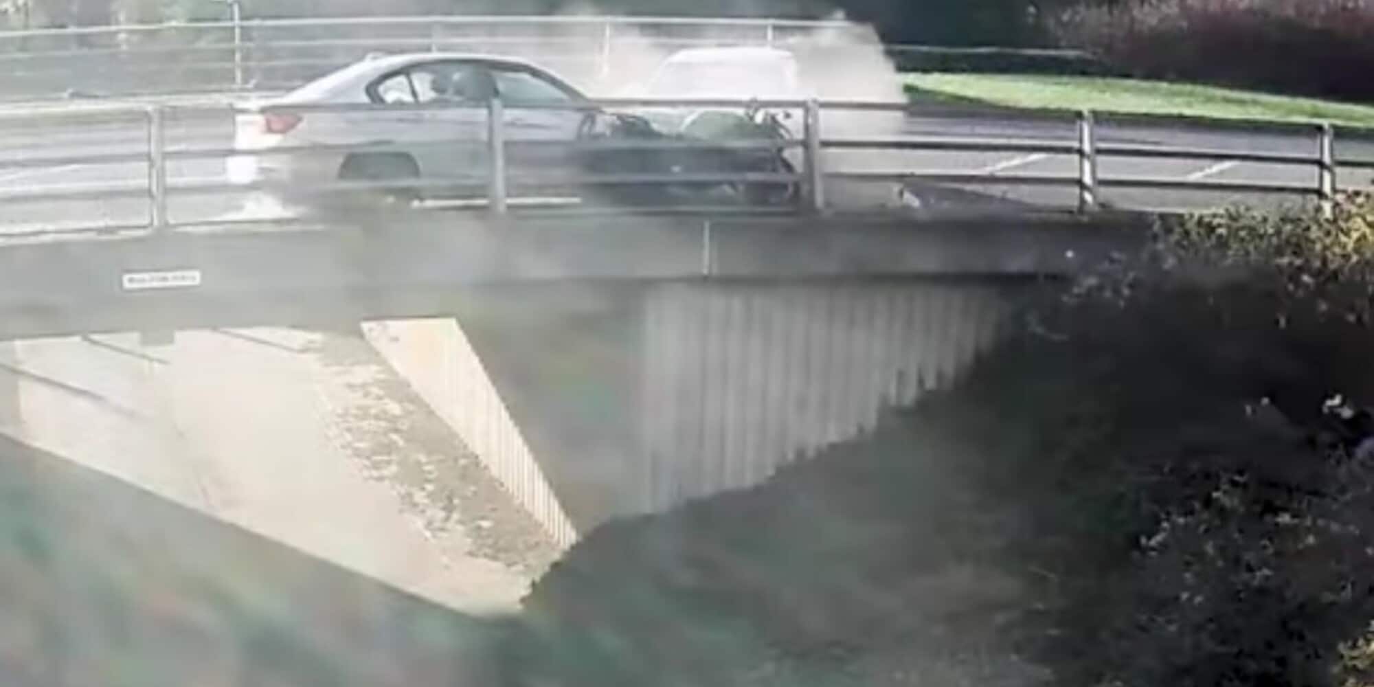 Auto catapulta un motociclista da un ponte: arriva la sentenza [VIDEO]