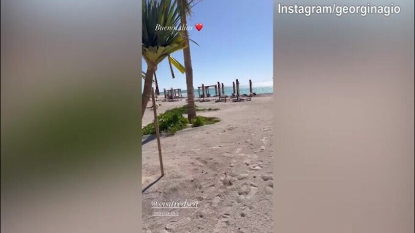 CR7 e Georgina: relax e non solo, l'allenamento non manca mai...