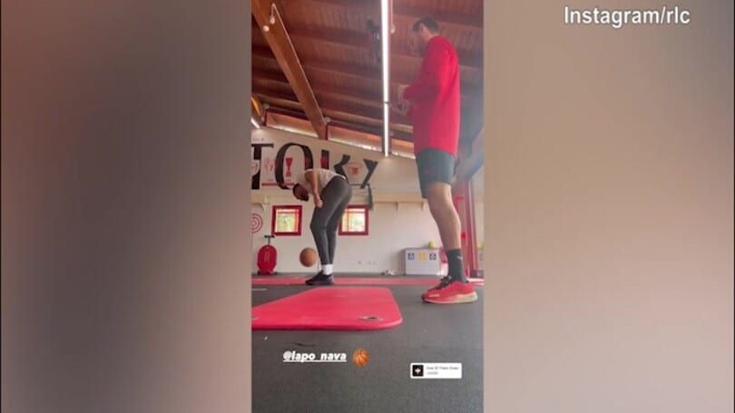 Milan, sfida Nava-Loftus Cheek tra basket e piscina...
