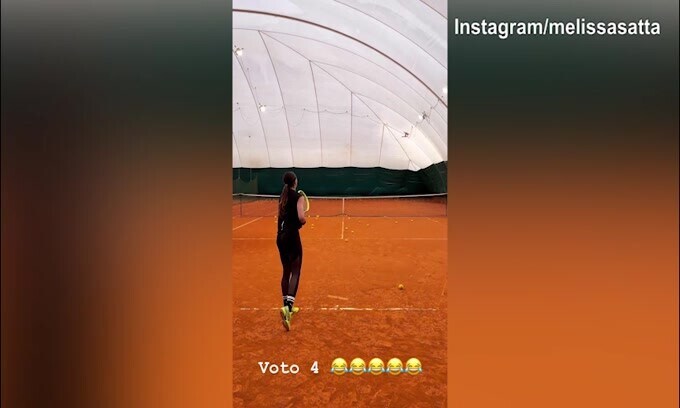 Melissa Satta, problemi con la battuta: "Devo migliorare...voto 4"