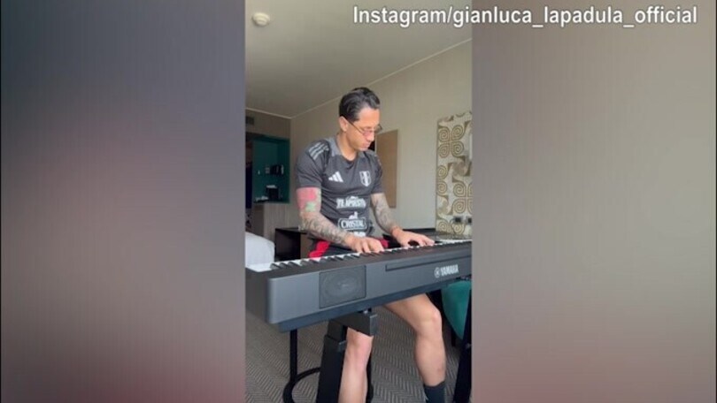 Perù, Lapadula in gol: l'attaccante festeggia al pianoforte