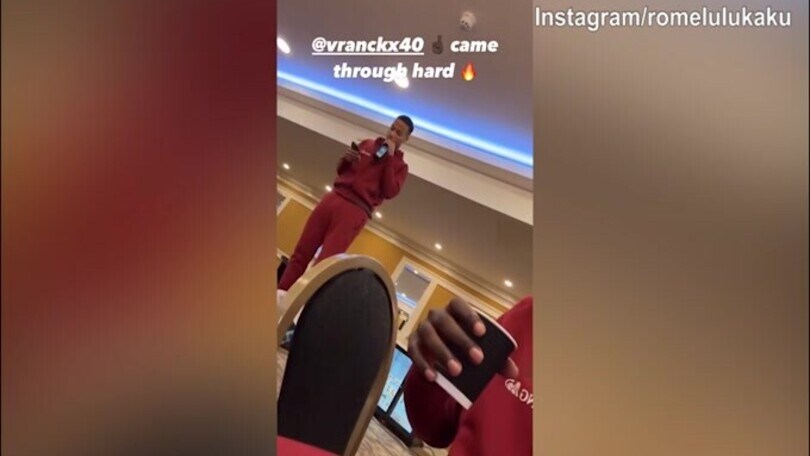 Belgio, Lukaku riprende il rito di iniziazione di De Winter