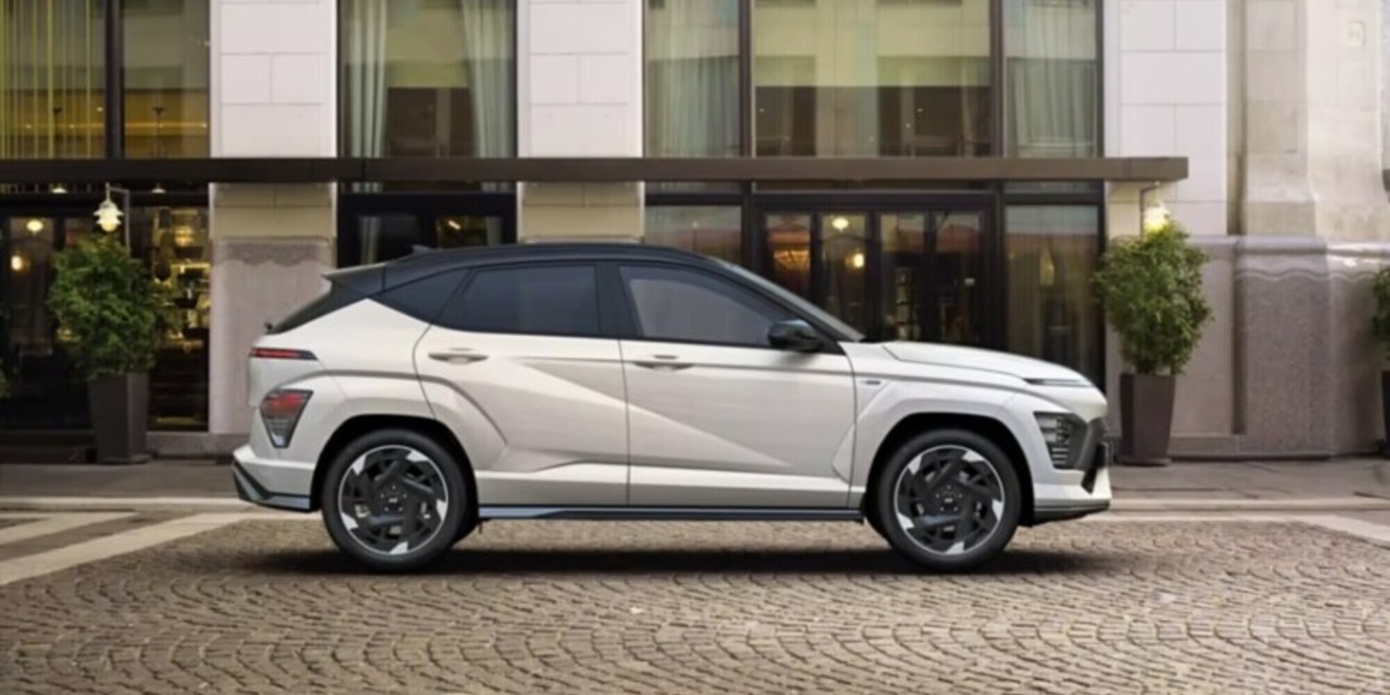 Hyundai Kona Electric, prezzo più basso grazie agli incentivi