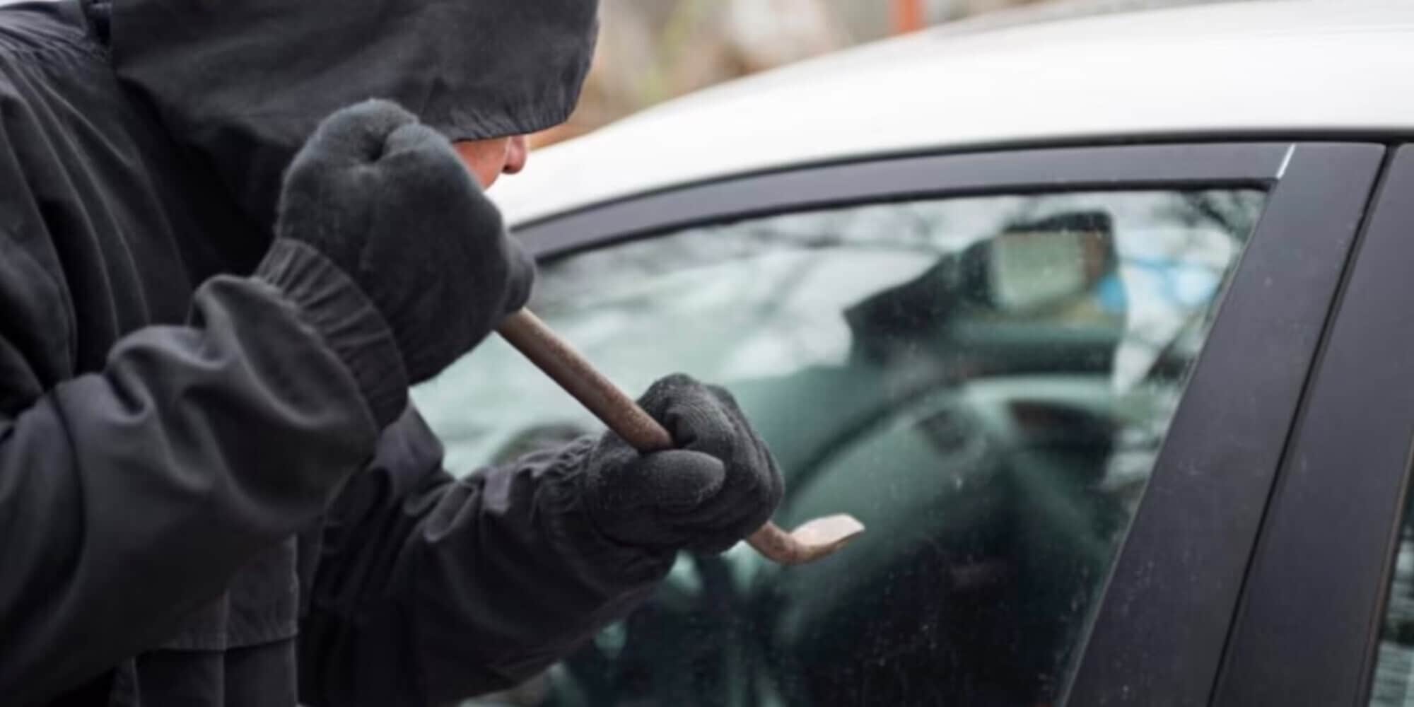 La polizia gli riporta l'auto: automobilista scopre che era stata rubata