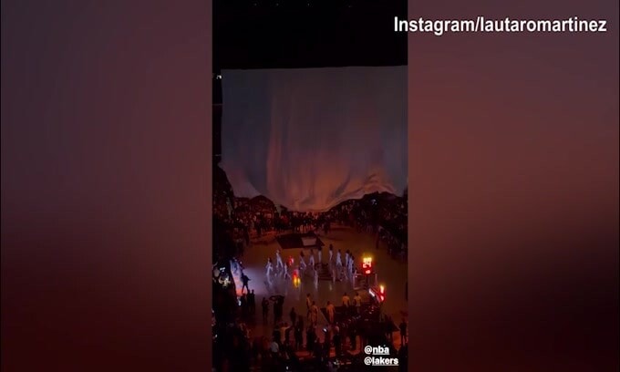 Lautaro Martinez si gode l'Nba: l'argentino allo Staples Center