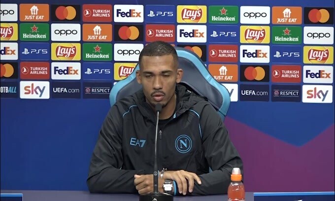 Tolta la patch "Keep racism out" nella maglietta del Napoli