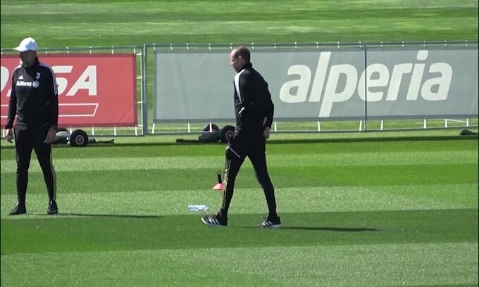 Juventus, Alex Sandro è in dubbio per la Lazio