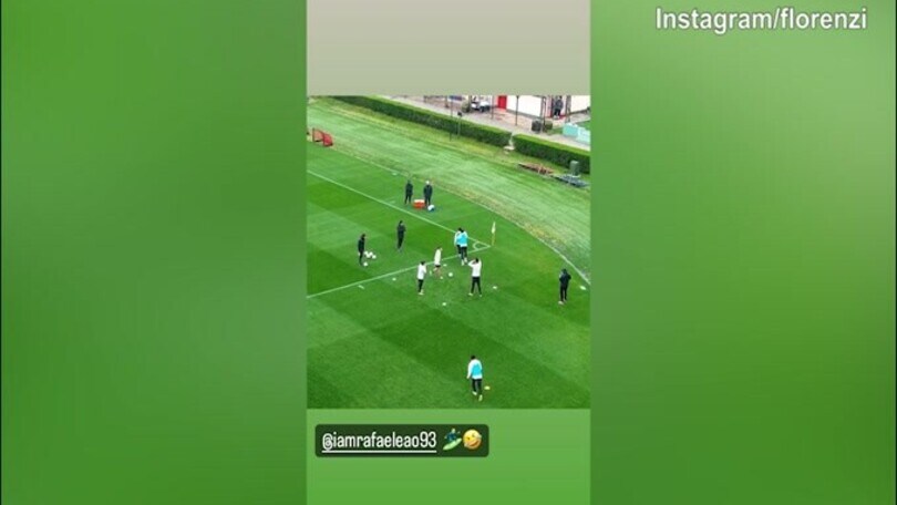 Milan, Leao e Florenzi show in allenamento: doppio tunnel ad un compagno